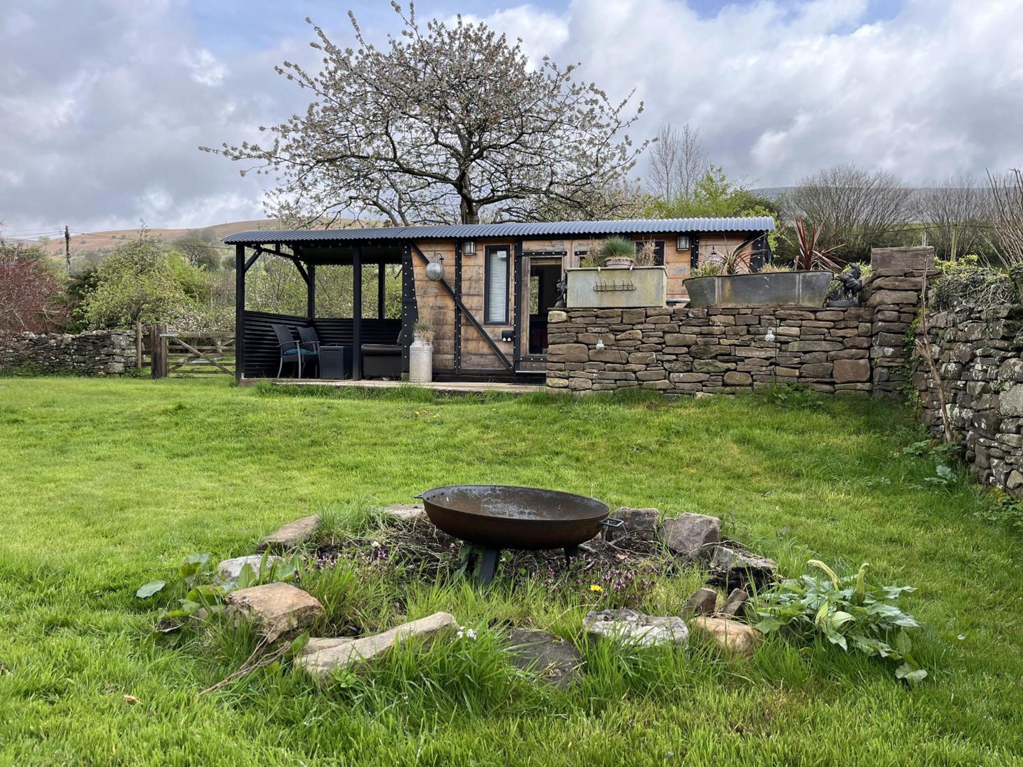 1 Bed Converted Railway Wagon Near Crickhowell Eksteriør bilde