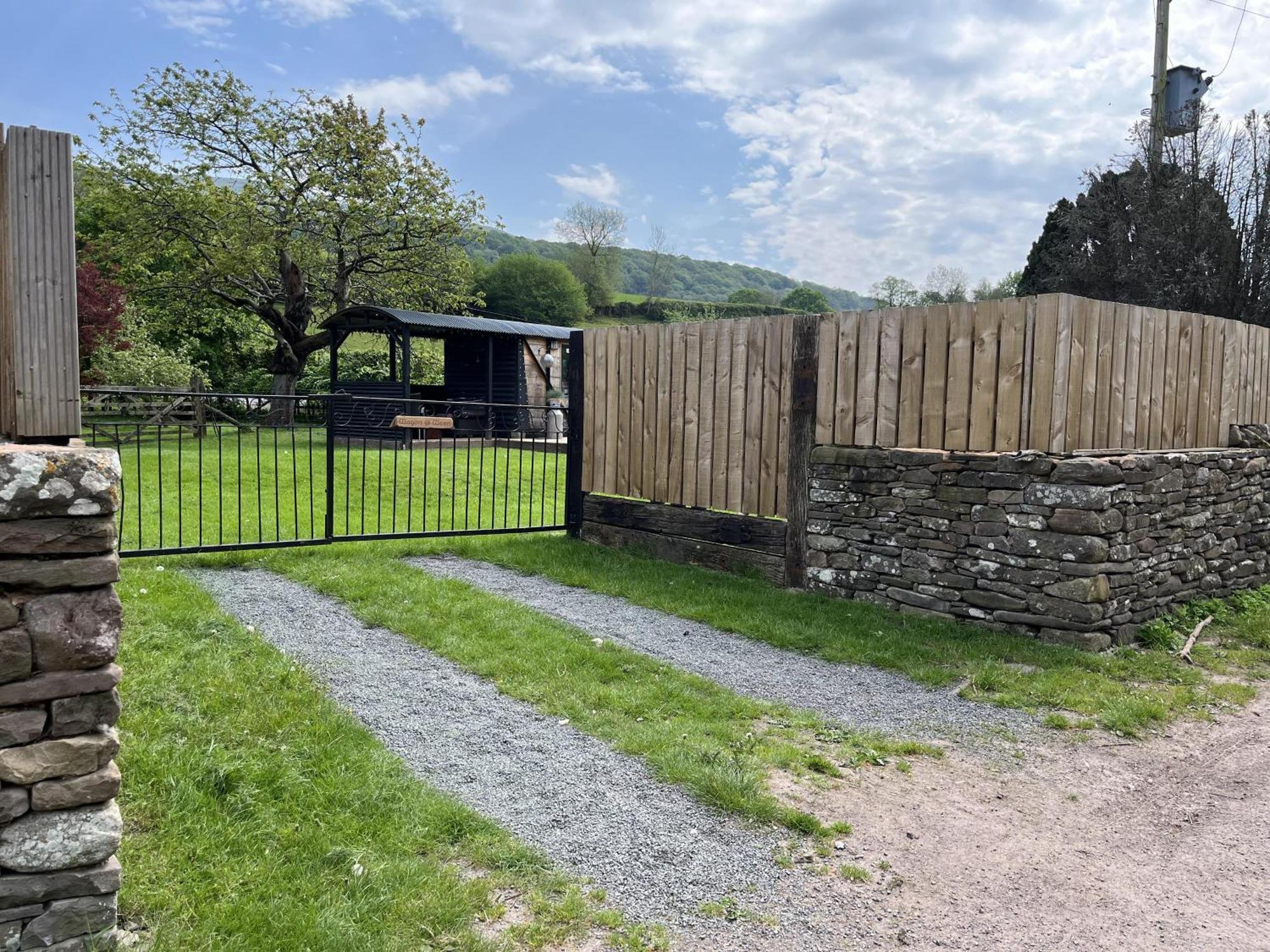 1 Bed Converted Railway Wagon Near Crickhowell Eksteriør bilde